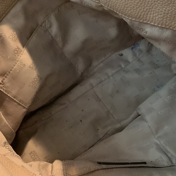 Cream Michael Kors purse gently worn - Picture 3 of 3